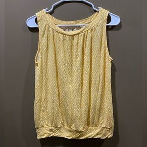 5️⃣ for $25. LOFT yellow and white polka dot tank top women’s size medium